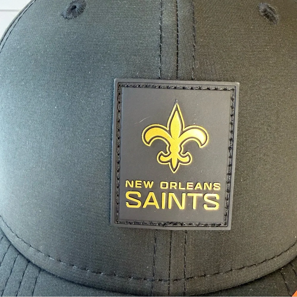 New Era 2025‎ Sideline Hot Weather Saints 39THIRTY Stretch Fit Hat S/M NFL NWT